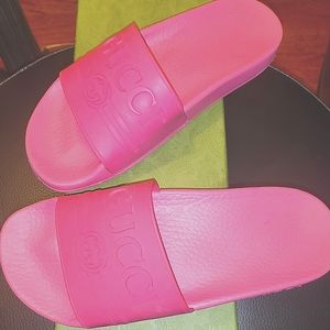 Pink Gucci Slide; Great Condition. Comes with duster. Very comfortable.